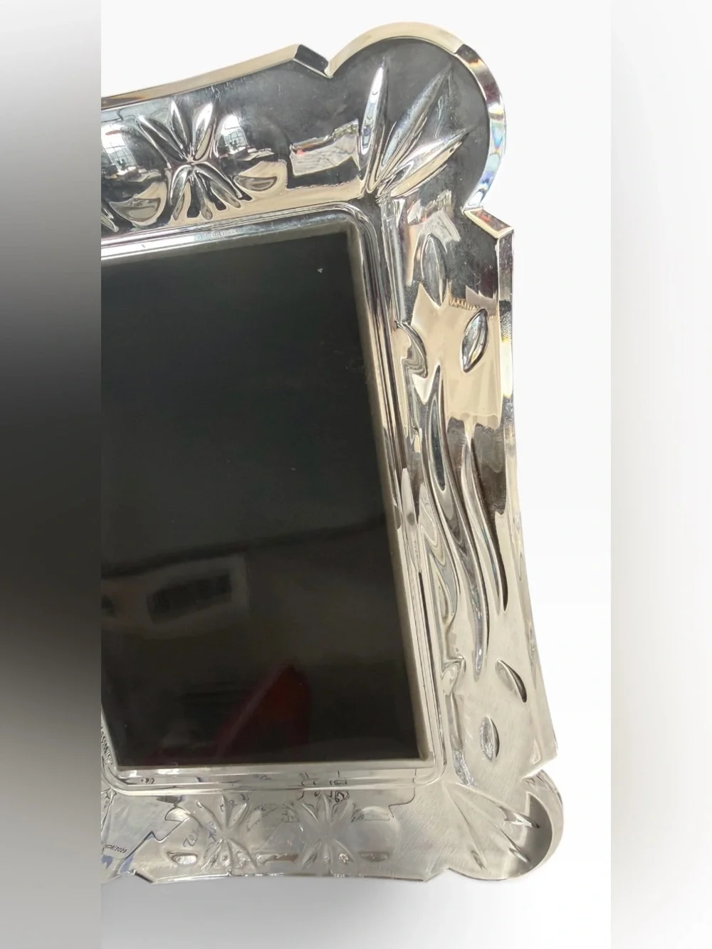 PartyLite Clear Glass Floral 4x6 Picture Frame